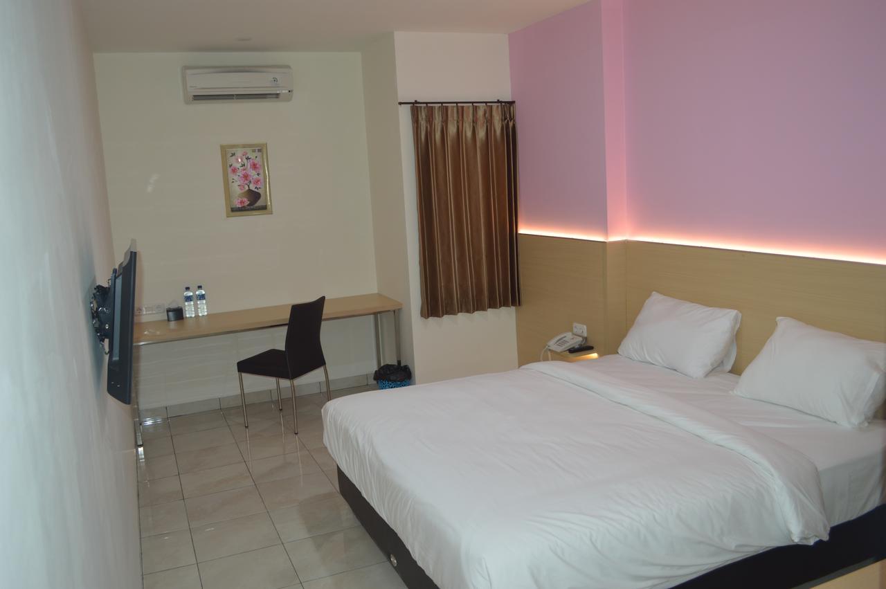 I&M Hotel Surabaya Exterior photo